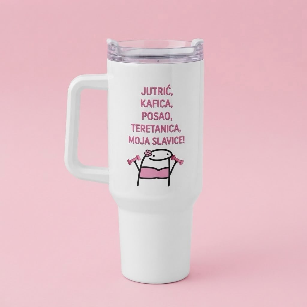 Beli veliki tumbler sa ručkom, crtežom lika sa tegovima i natpisom Jutrić kafica posao teretanica moja Slavice
